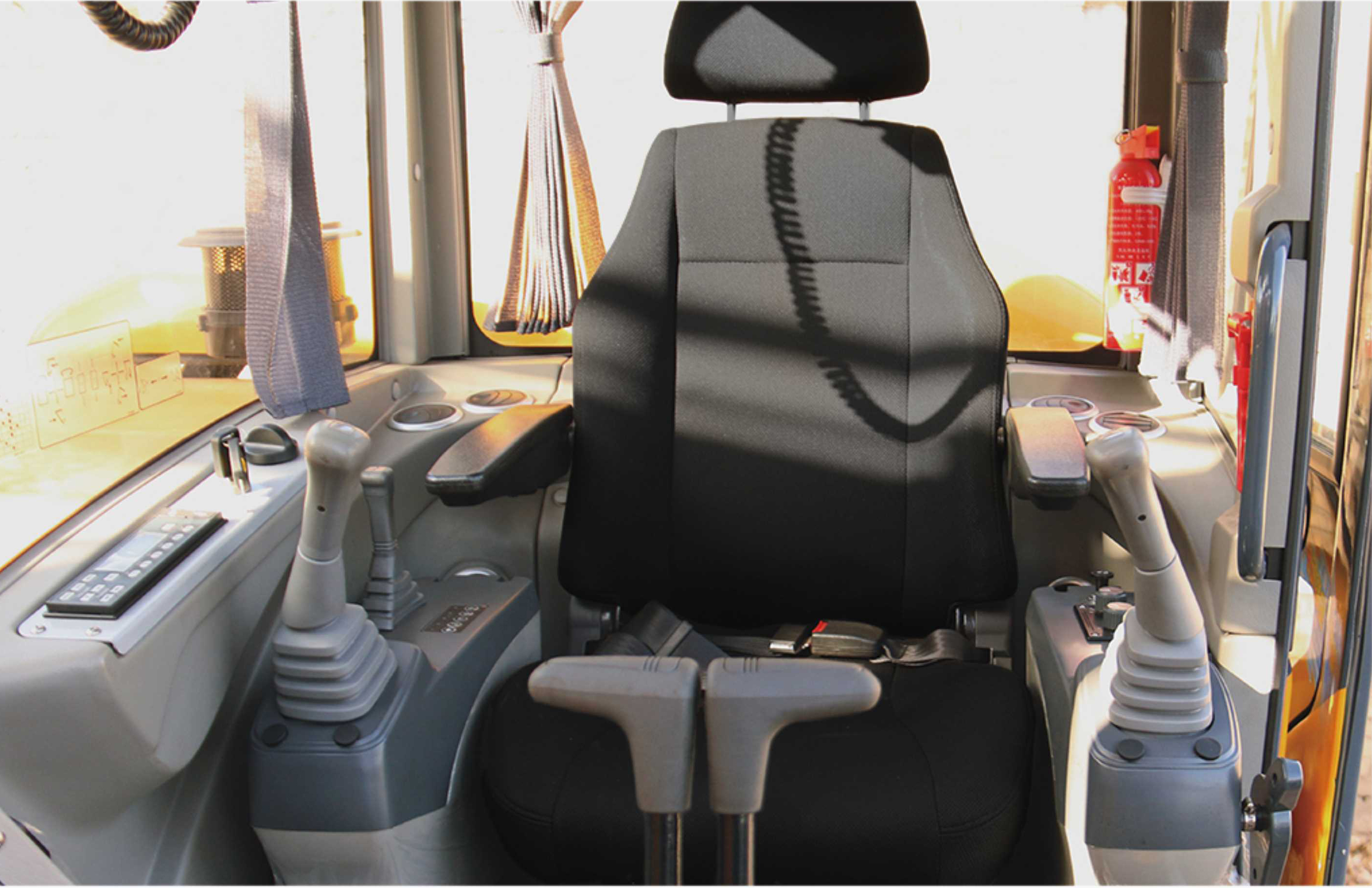 1604995561207532.jpg 驾驶室.jpg
